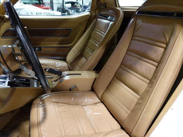 Chevrolet-Corvette-1974-14
