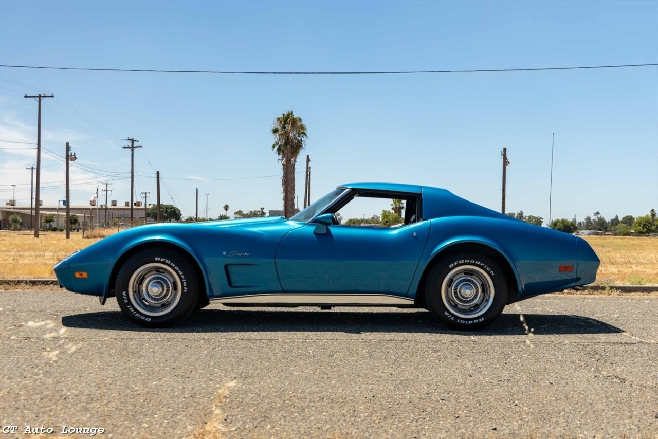 Chevrolet-Corvette-1974-Coupe-2