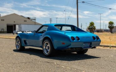 Chevrolet-Corvette-1974-Coupe-3