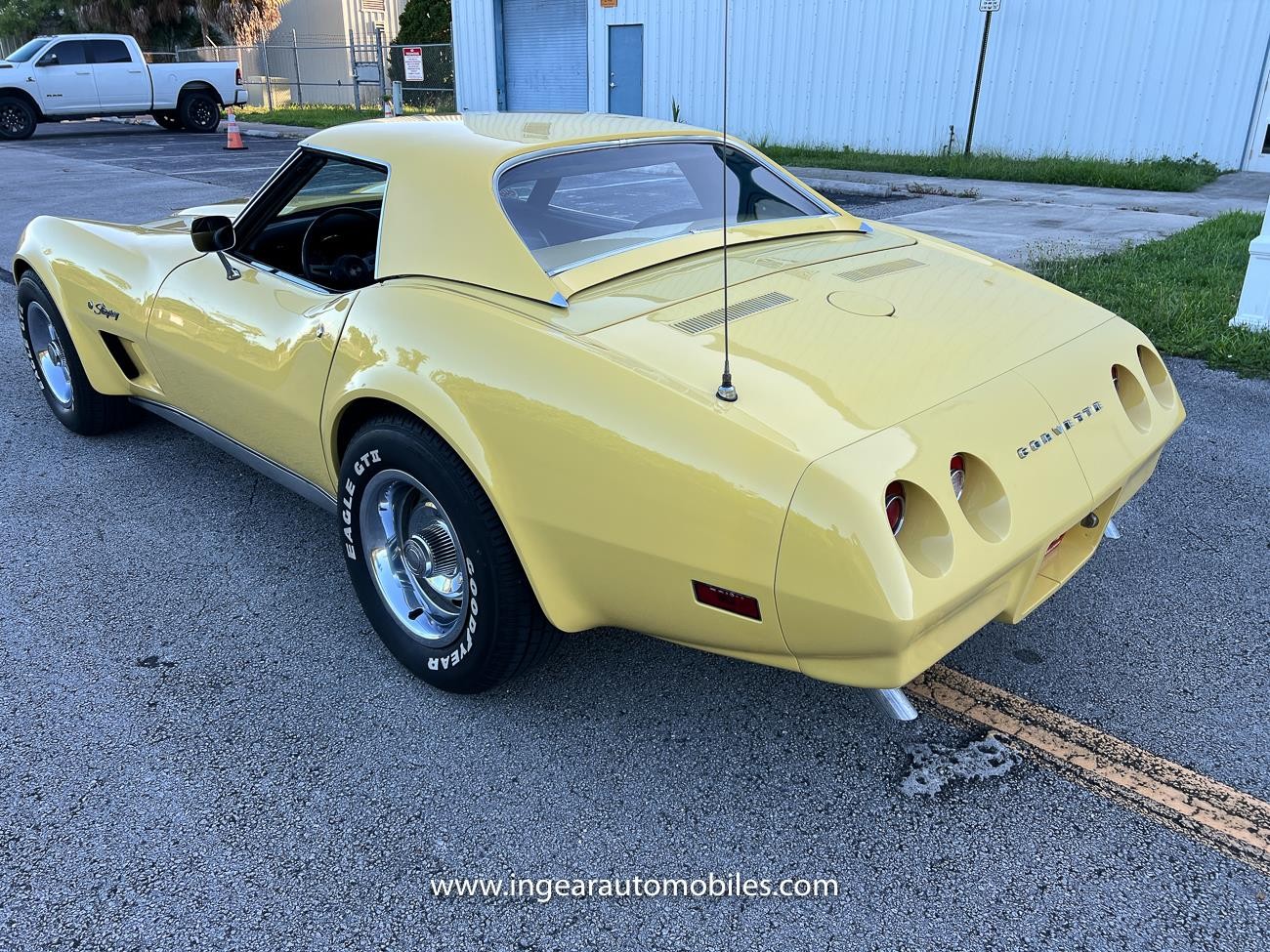 Chevrolet-Corvette-1974-convertible-11