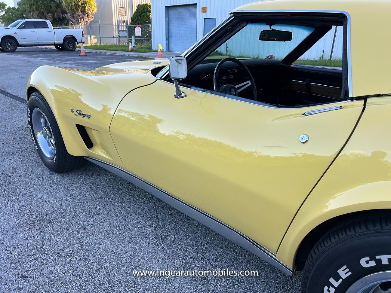 Chevrolet-Corvette-1974-convertible-22