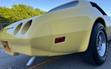 Chevrolet-Corvette-1974-convertible-30