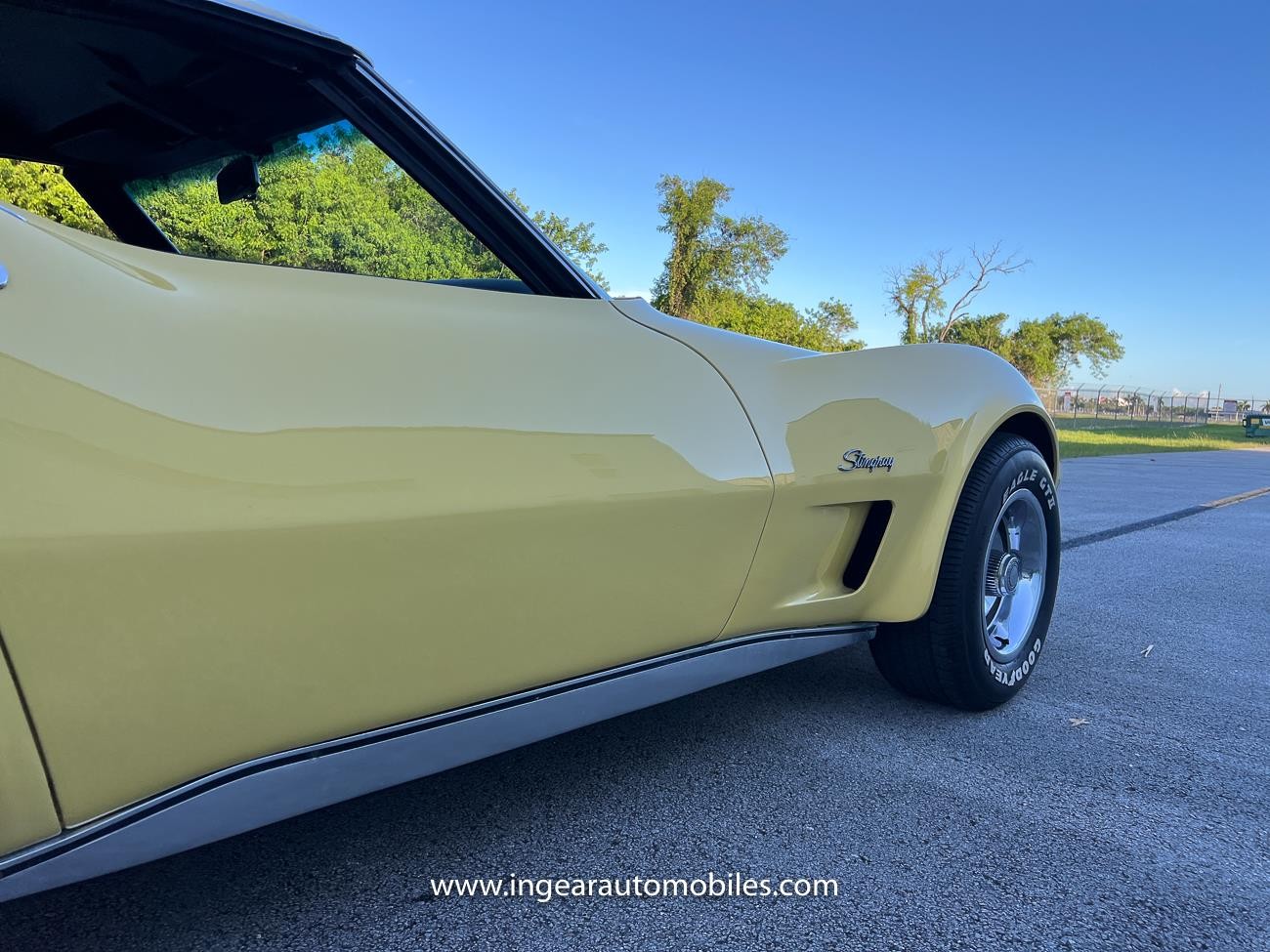 Chevrolet-Corvette-1974-convertible-32