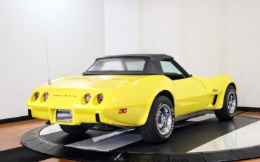Chevrolet-Corvette-1975-Convertible-10