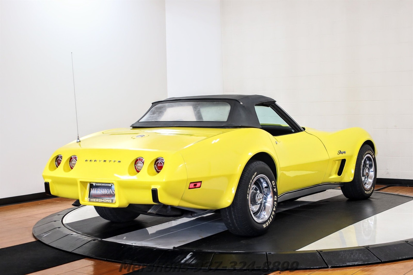 Chevrolet-Corvette-1975-Convertible-10
