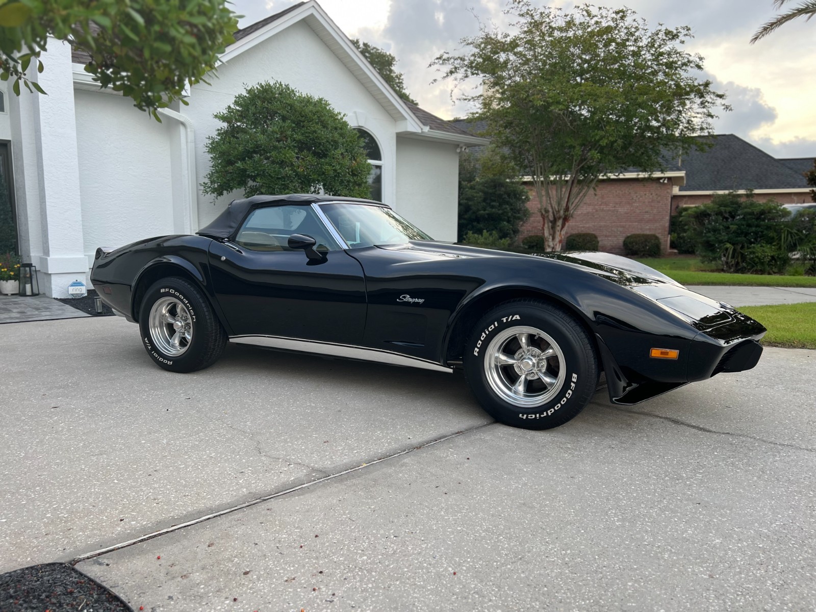 Chevrolet-Corvette-1975-Convertible-10