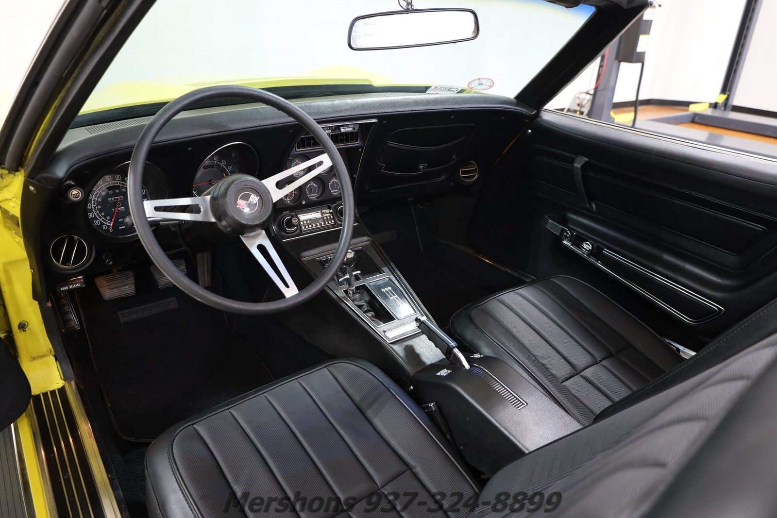 Chevrolet-Corvette-1975-Convertible-12