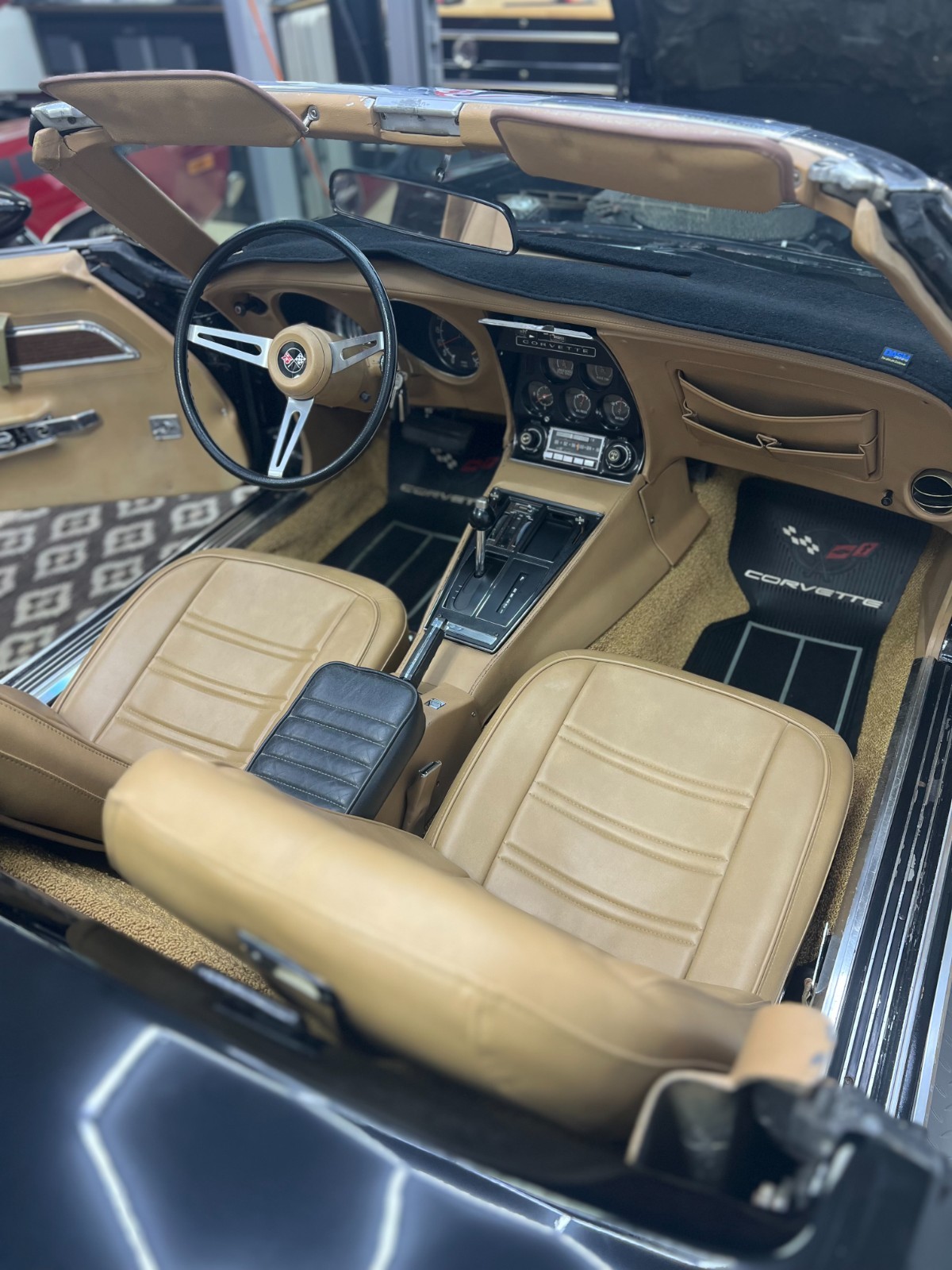Chevrolet-Corvette-1975-Convertible-13