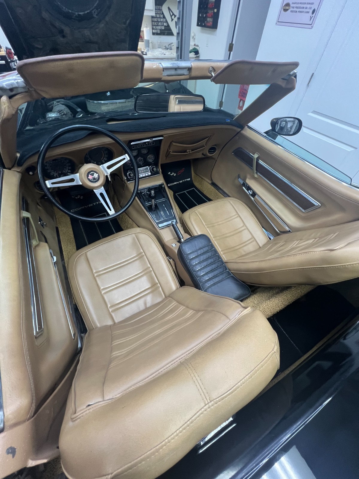 Chevrolet-Corvette-1975-Convertible-16