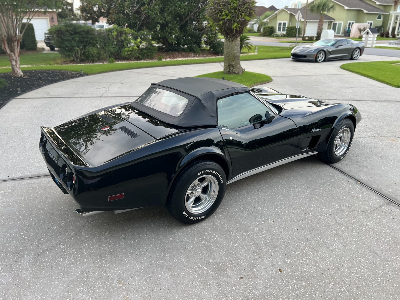Chevrolet-Corvette-1975-Convertible-3