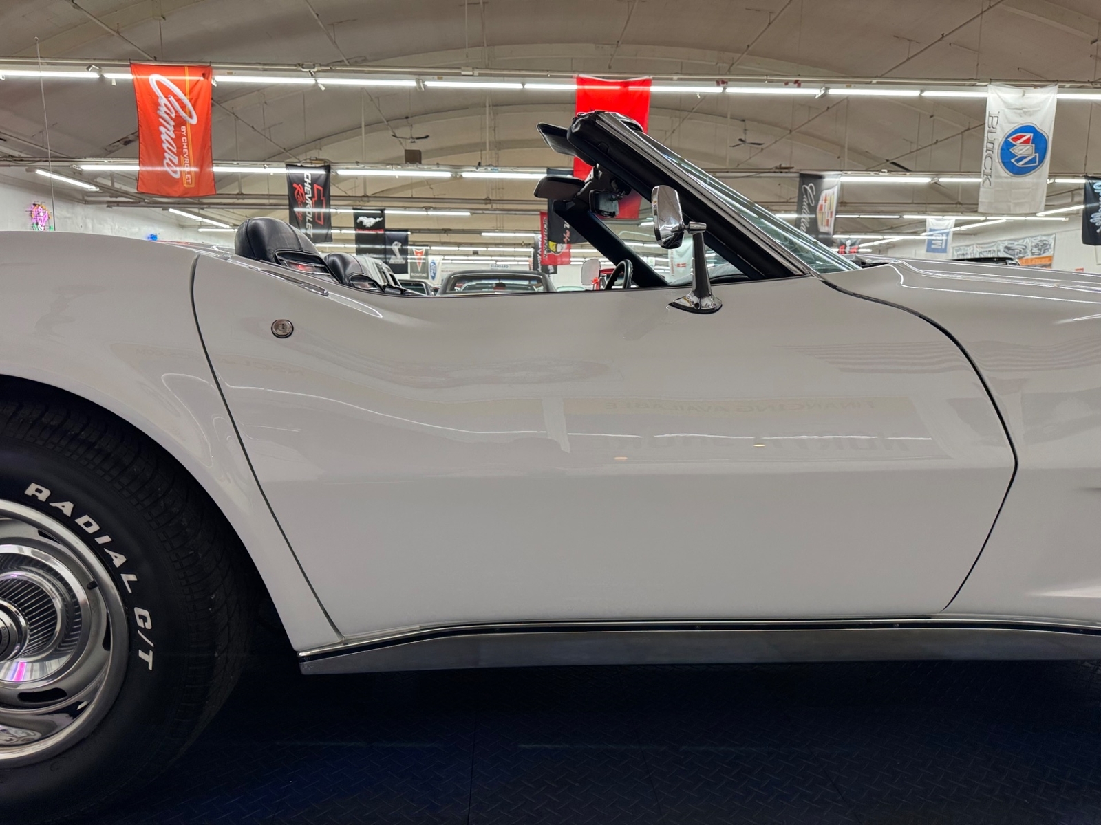 Chevrolet-Corvette-1975-Convertible-32