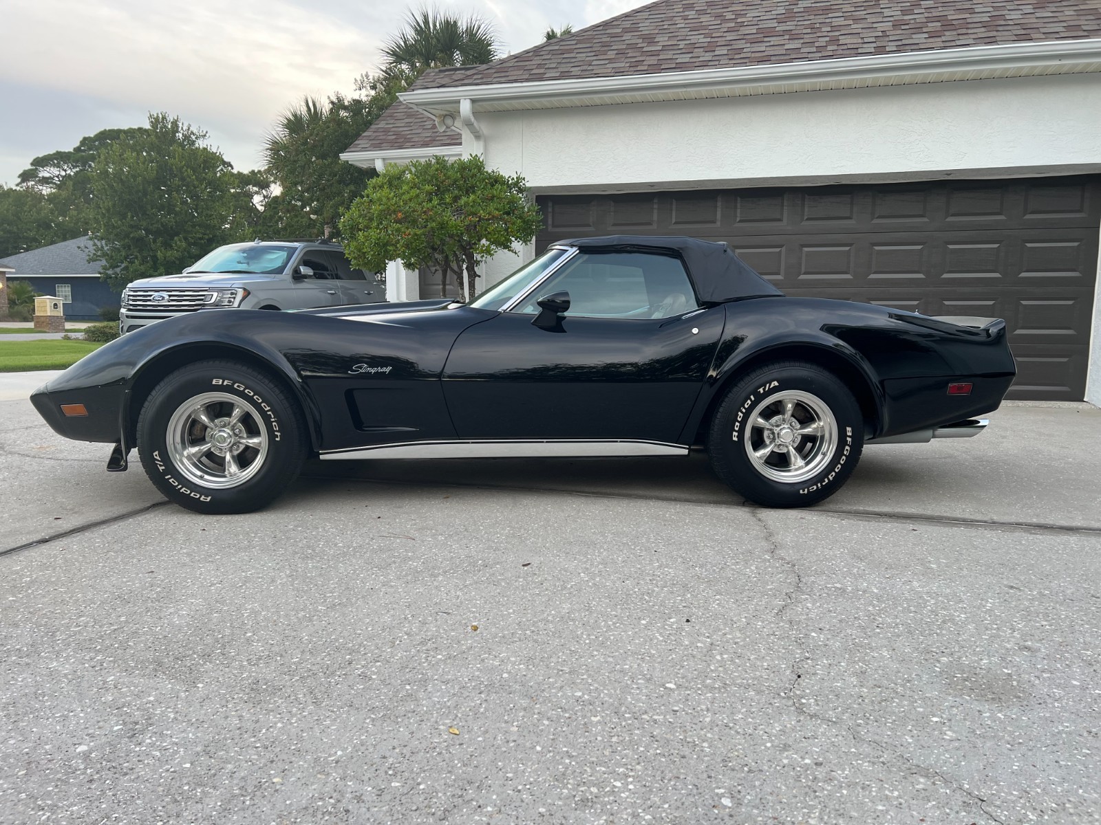 Chevrolet-Corvette-1975-Convertible-9