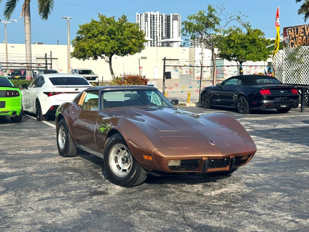 Chevrolet-Corvette-1975-Coupe-1
