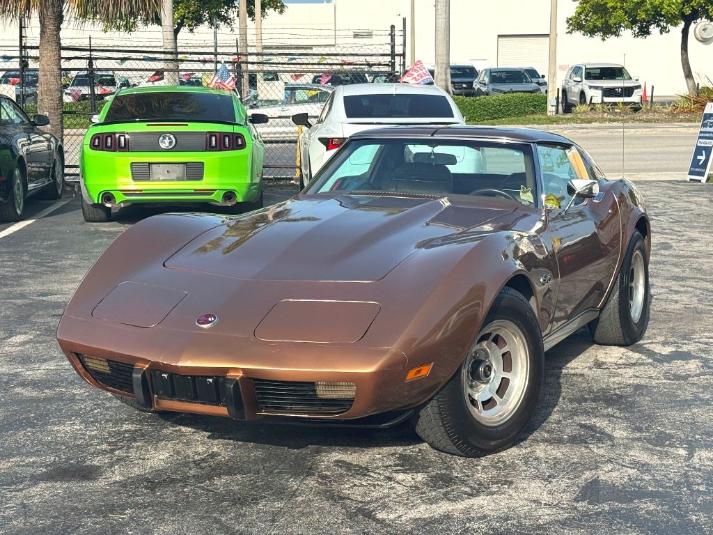 Chevrolet-Corvette-1975-Coupe-10