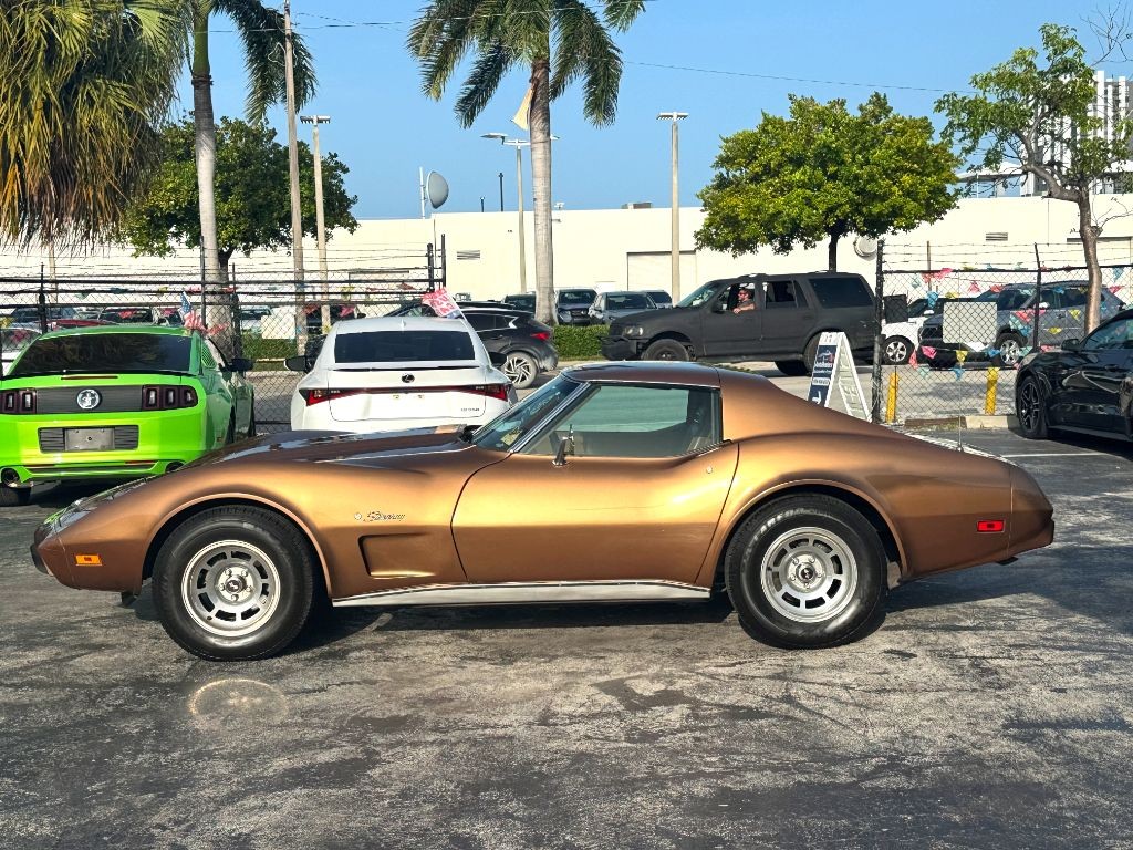 Chevrolet-Corvette-1975-Coupe-17
