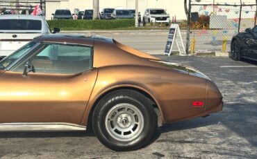 Chevrolet-Corvette-1975-Coupe-18