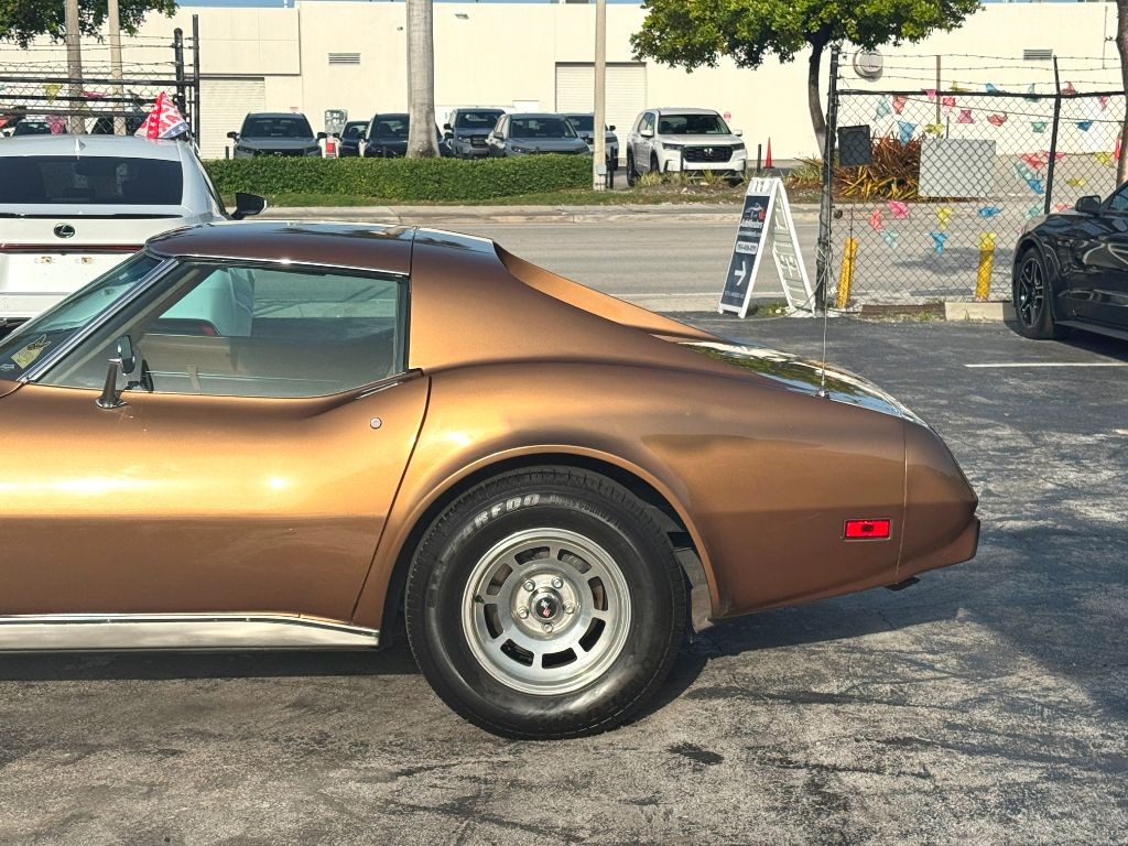 Chevrolet-Corvette-1975-Coupe-18