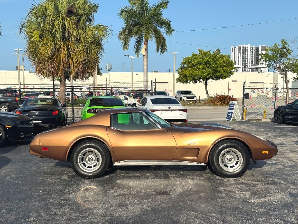 Chevrolet-Corvette-1975-Coupe-19
