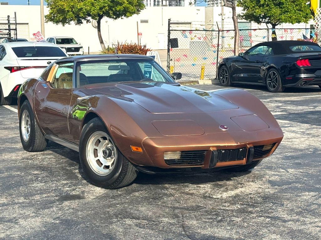 Chevrolet-Corvette-1975-Coupe-2