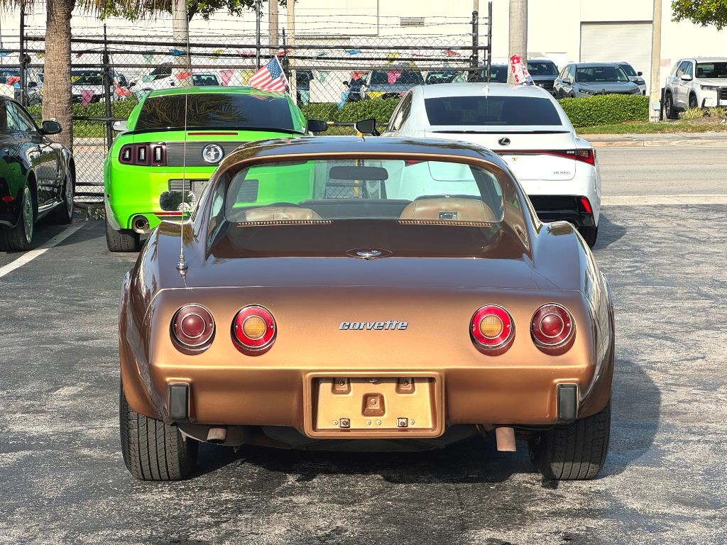 Chevrolet-Corvette-1975-Coupe-22