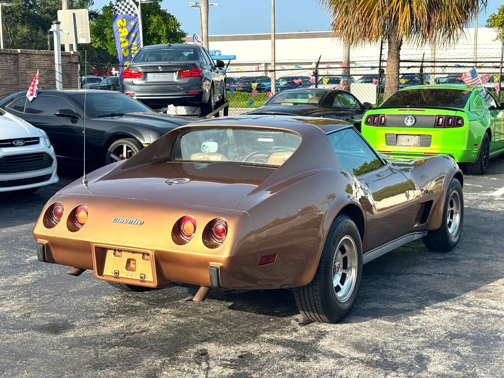Chevrolet-Corvette-1975-Coupe-23