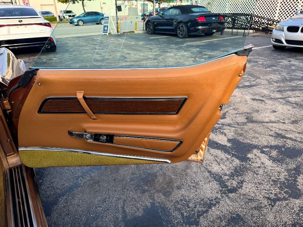Chevrolet-Corvette-1975-Coupe-25