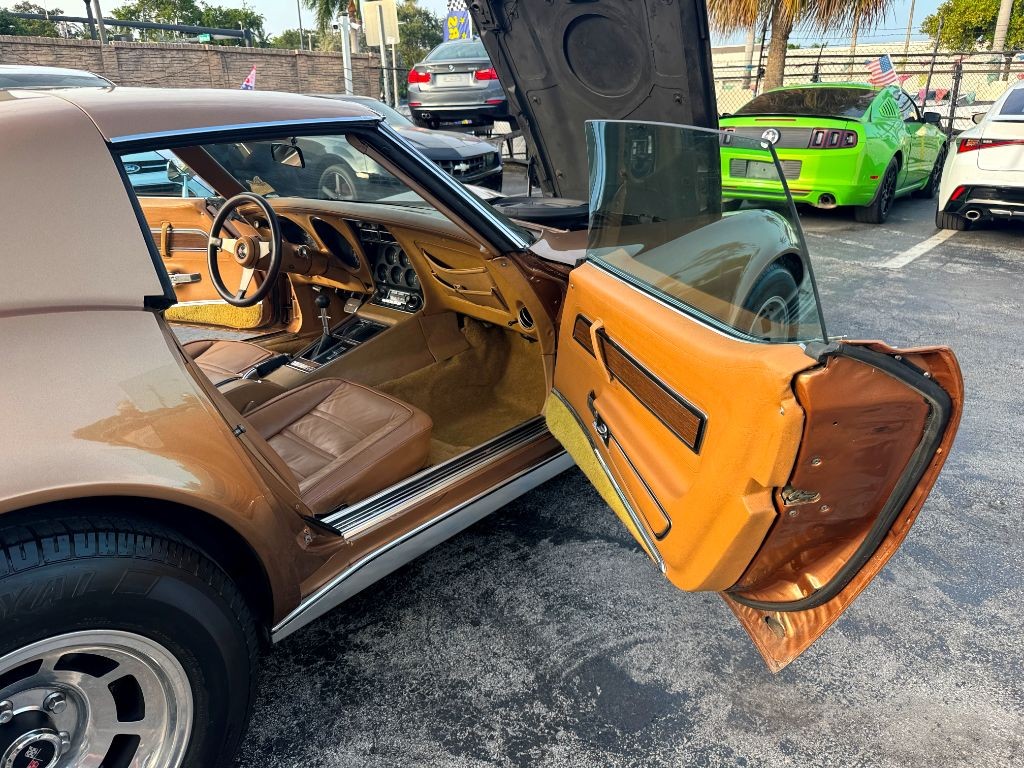 Chevrolet-Corvette-1975-Coupe-26