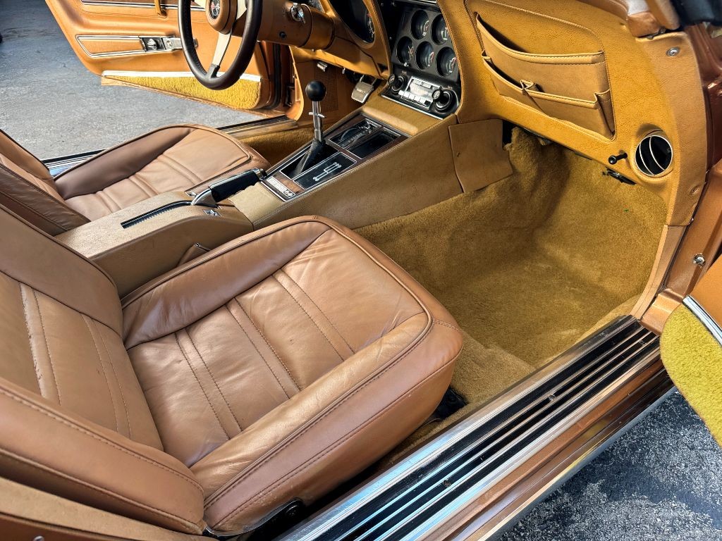 Chevrolet-Corvette-1975-Coupe-27
