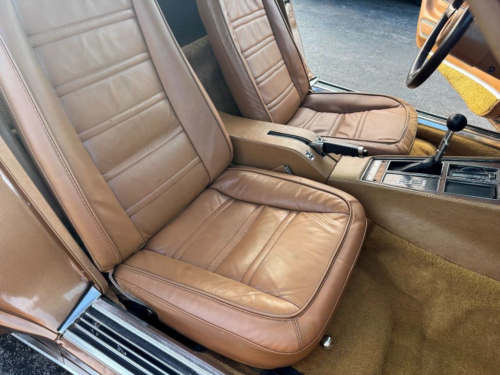 Chevrolet-Corvette-1975-Coupe-28