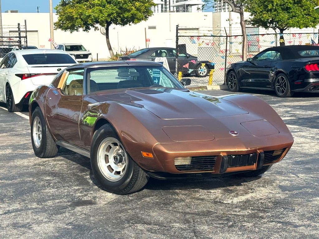 Chevrolet-Corvette-1975-Coupe-3