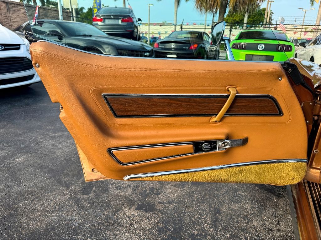 Chevrolet-Corvette-1975-Coupe-30