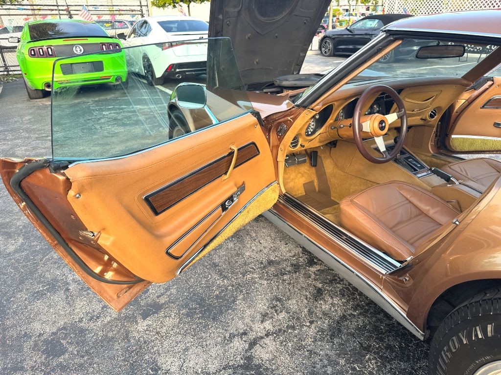 Chevrolet-Corvette-1975-Coupe-31