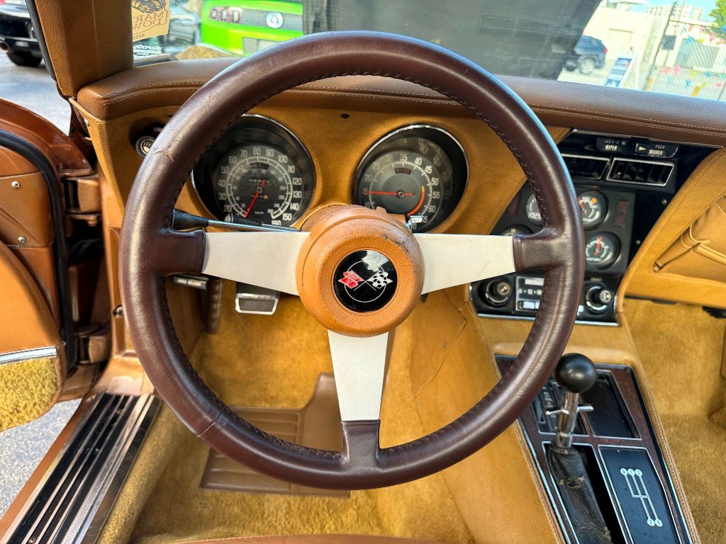 Chevrolet-Corvette-1975-Coupe-34