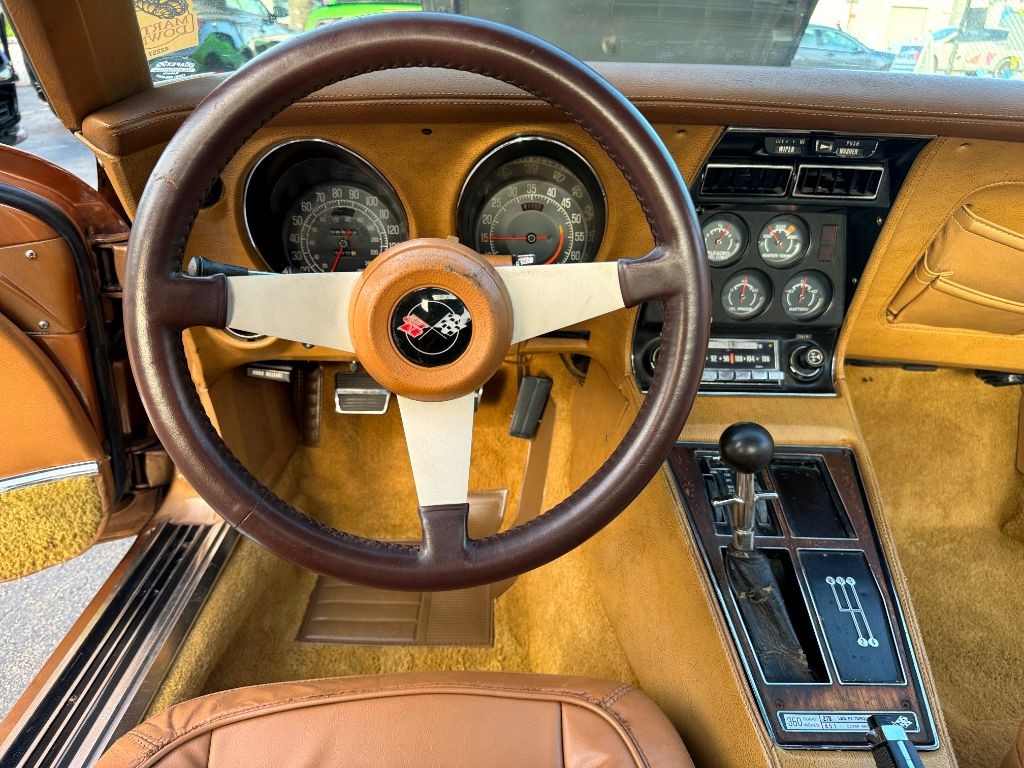 Chevrolet-Corvette-1975-Coupe-35