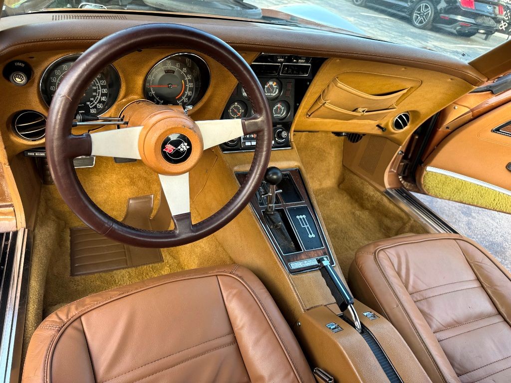 Chevrolet-Corvette-1975-Coupe-36