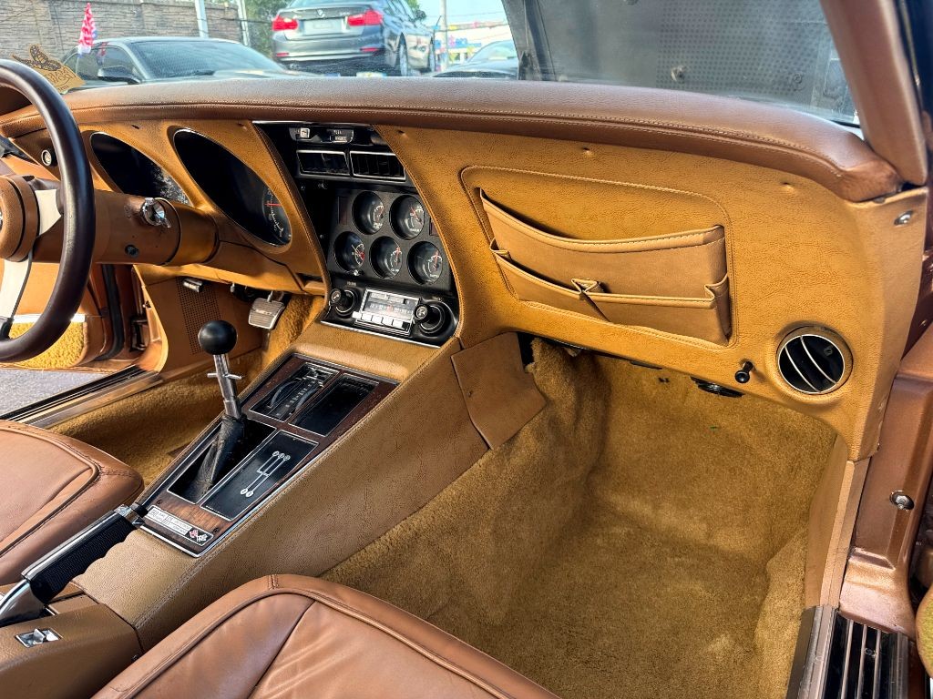 Chevrolet-Corvette-1975-Coupe-37