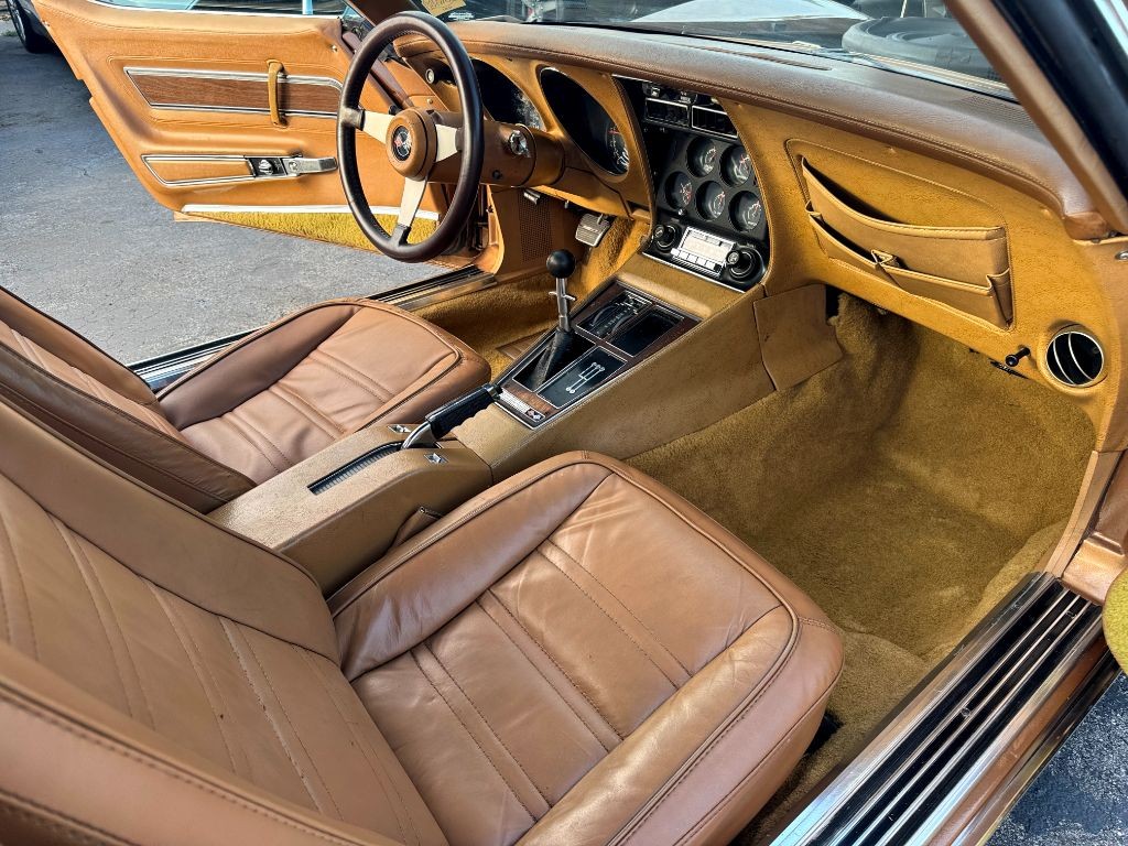 Chevrolet-Corvette-1975-Coupe-38