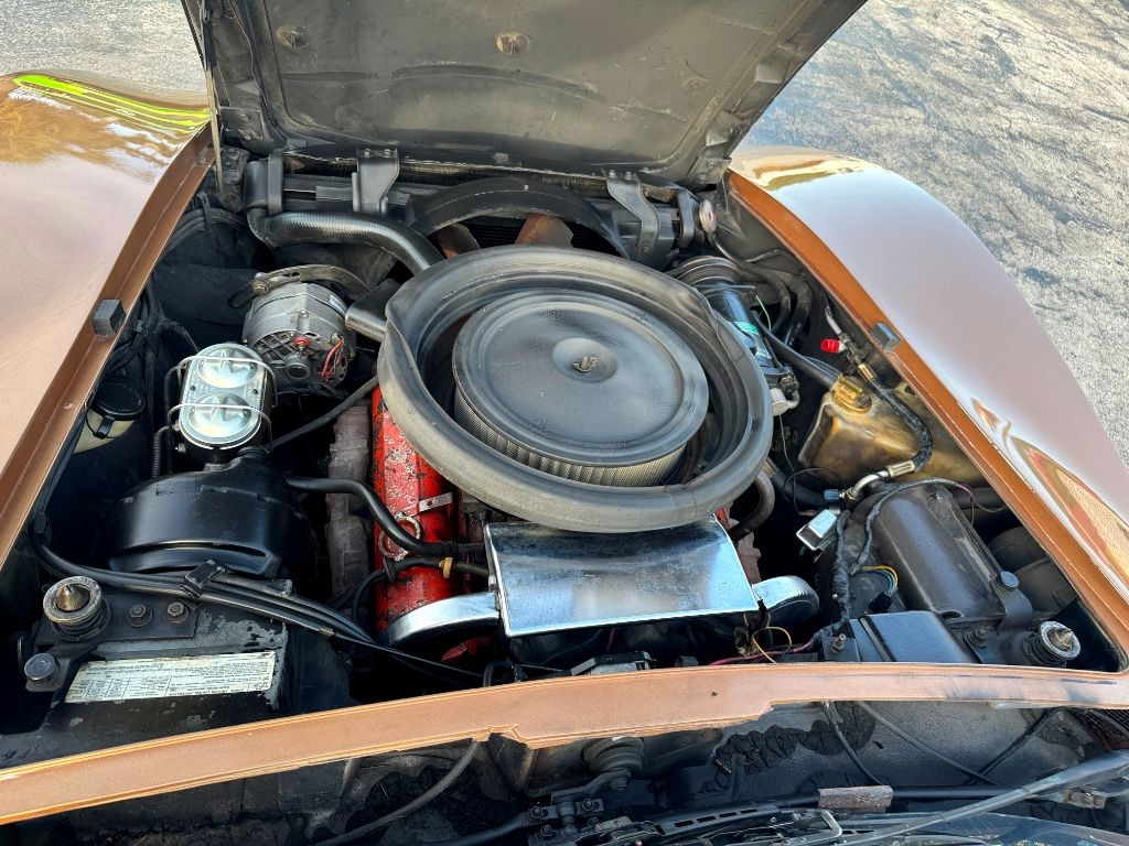 Chevrolet-Corvette-1975-Coupe-39