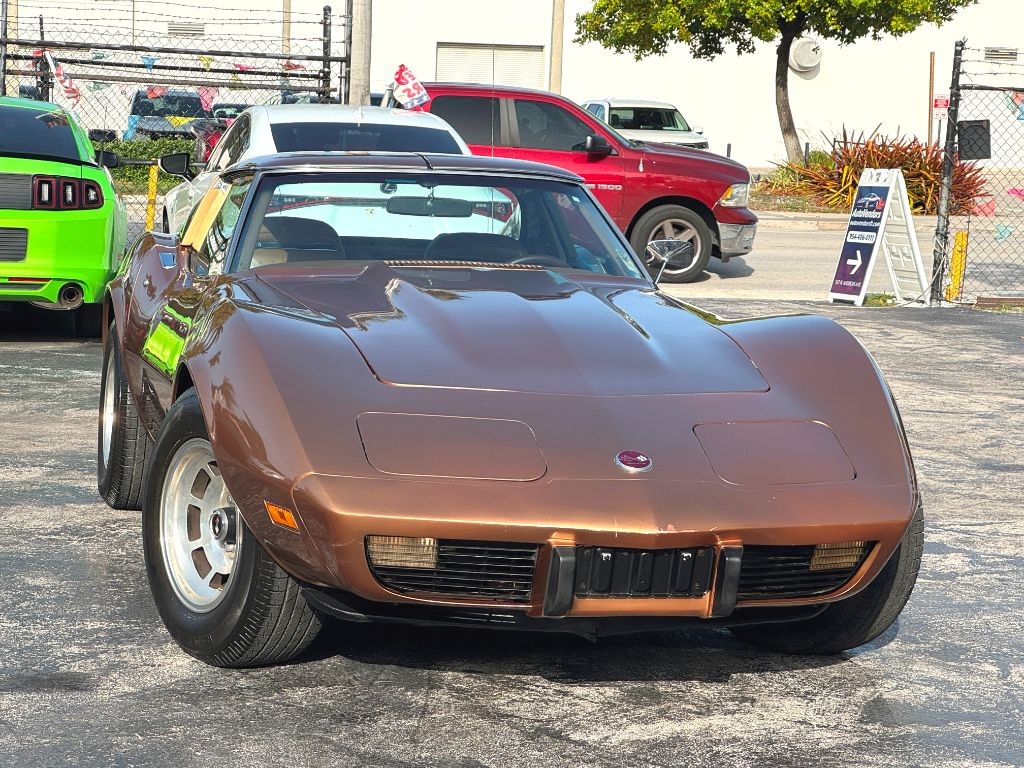 Chevrolet-Corvette-1975-Coupe-5