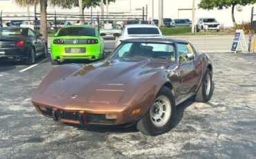 Chevrolet-Corvette-1975-Coupe-9