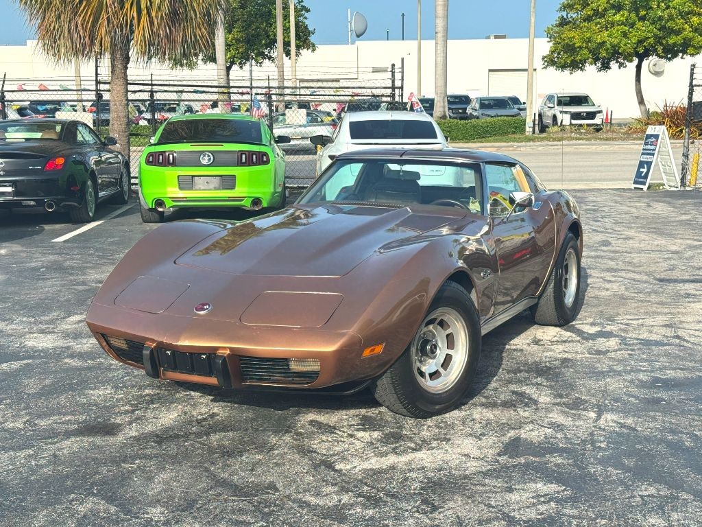 Chevrolet-Corvette-1975-Coupe-9