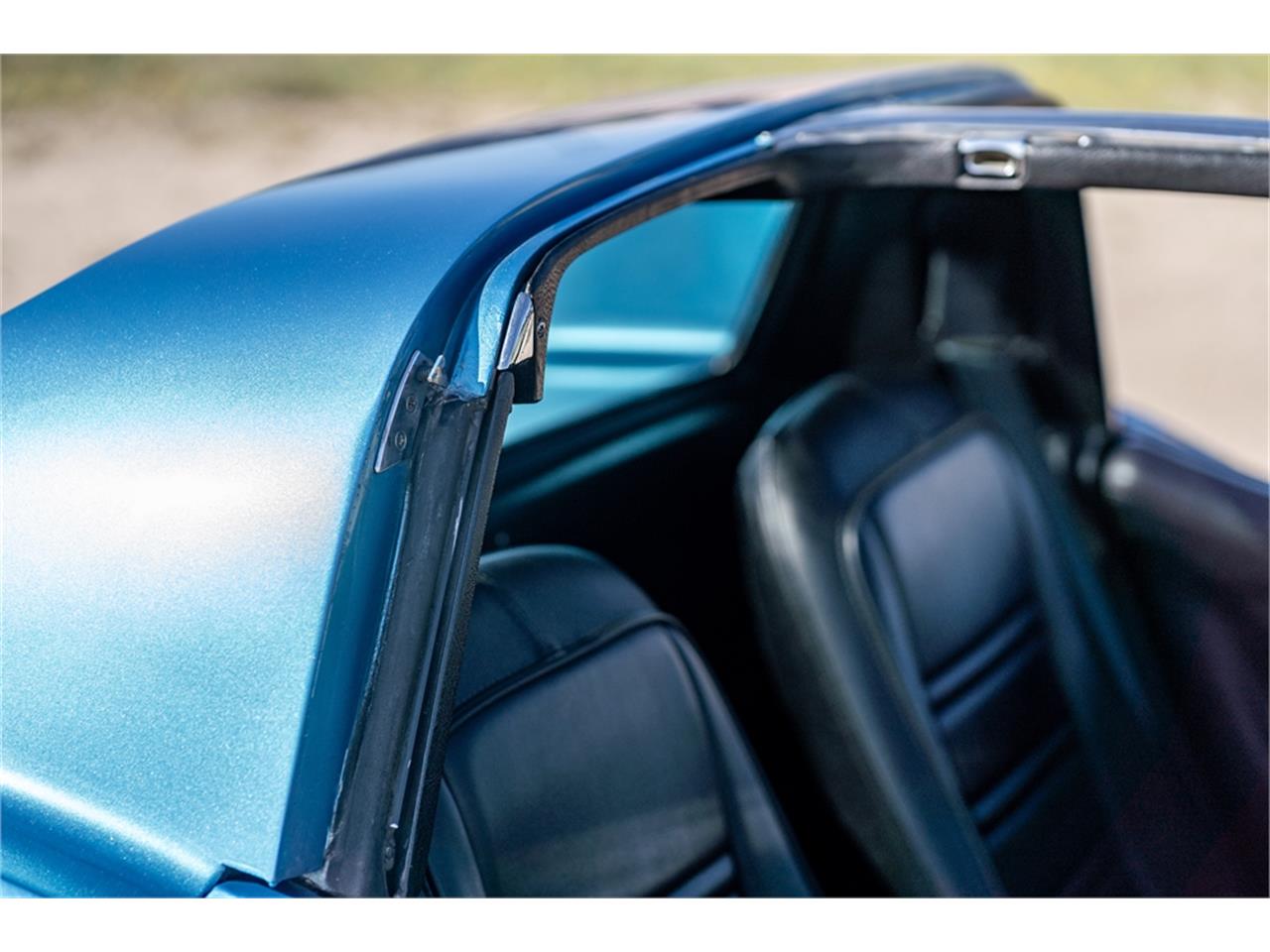 Chevrolet-Corvette-1976-LeMans-Blue-Black-72