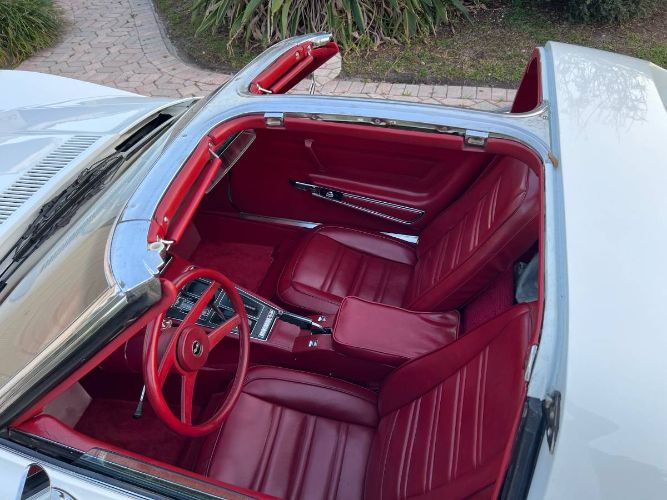 Chevrolet-Corvette-1976-White-12