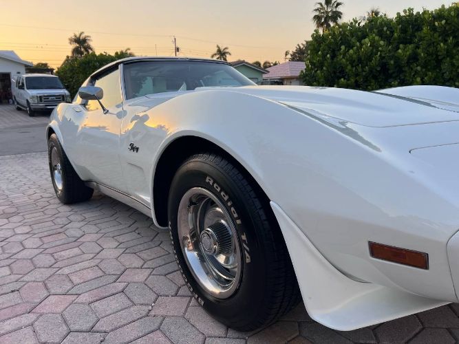 Chevrolet-Corvette-1976-White-16