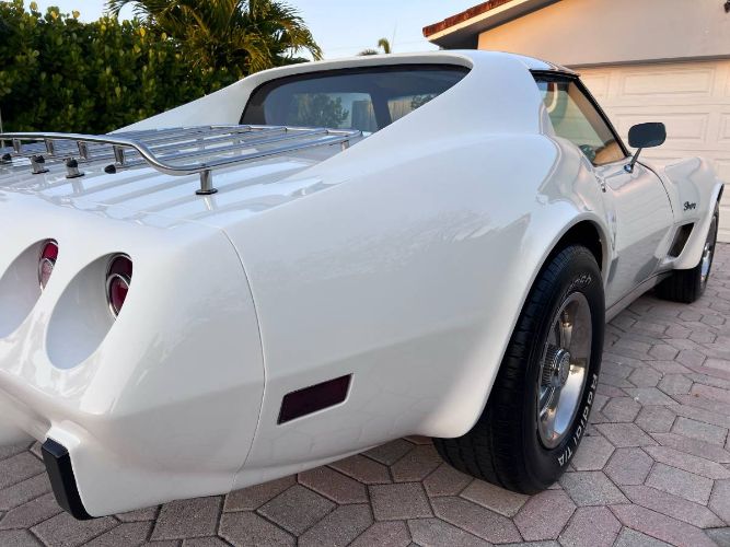 Chevrolet-Corvette-1976-White-17