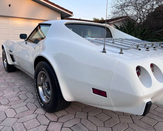 Chevrolet-Corvette-1976-White-18