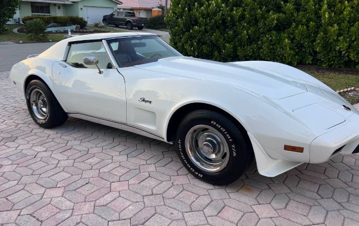 Chevrolet-Corvette-1976-White-24