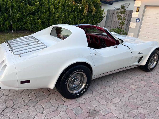 Chevrolet-Corvette-1976-White-9