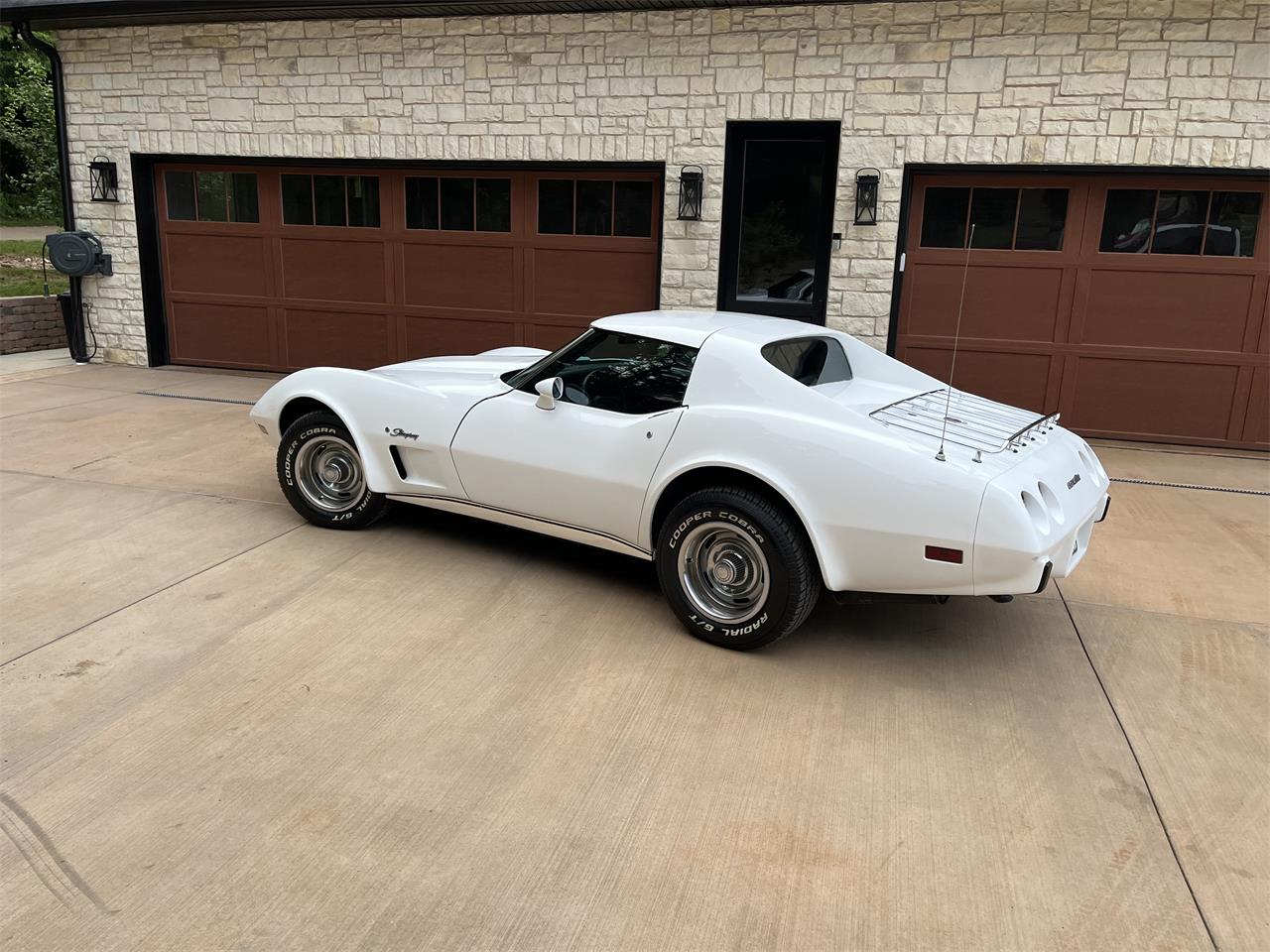 Chevrolet-Corvette-1976-White-Black-1