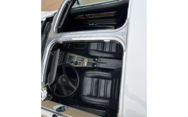 Chevrolet-Corvette-1976-White-Black-11